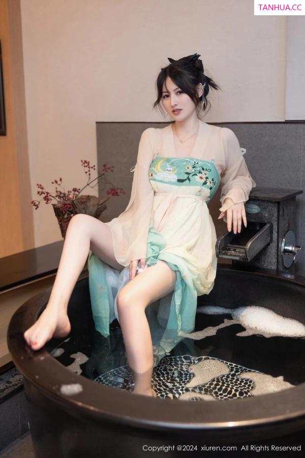 陈诗诗 诗诗 [XiuRen]高清写真图 2024.02.22 No.8128 诗诗kiki 性感美臀第23张图片